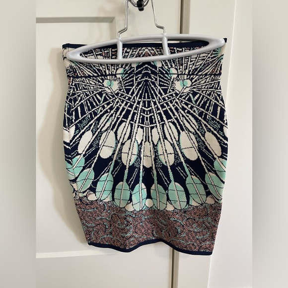 BCBGMAXAZRIA-PAVEL skirt *part of a set* - Picture 3 of 3